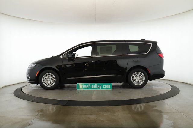 New 2026 Chrysler Pacifica Select image 9