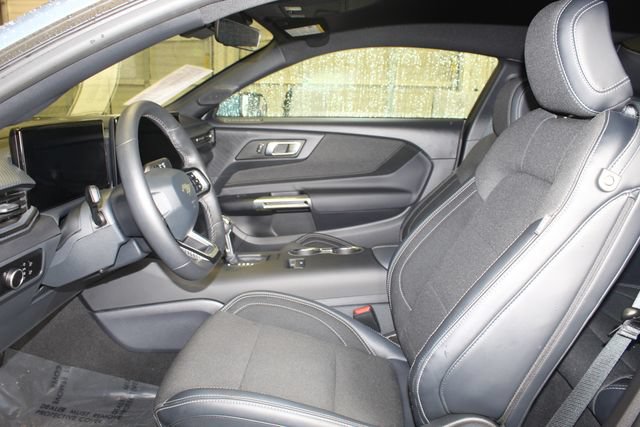Used 2025 Ford Mustang Coupe RWD image 10
