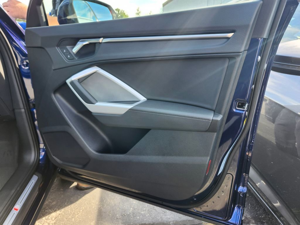 New 2025 Audi Q3 2.0T Premium image 18