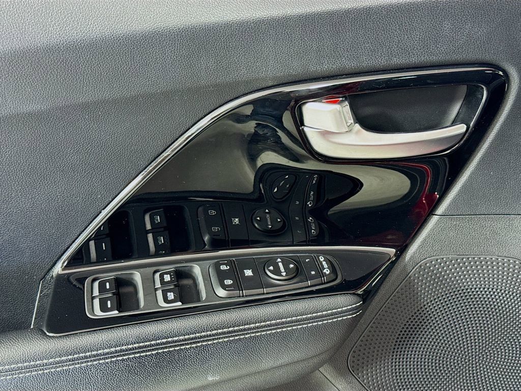 Used 2022 Kia Niro EX image 14