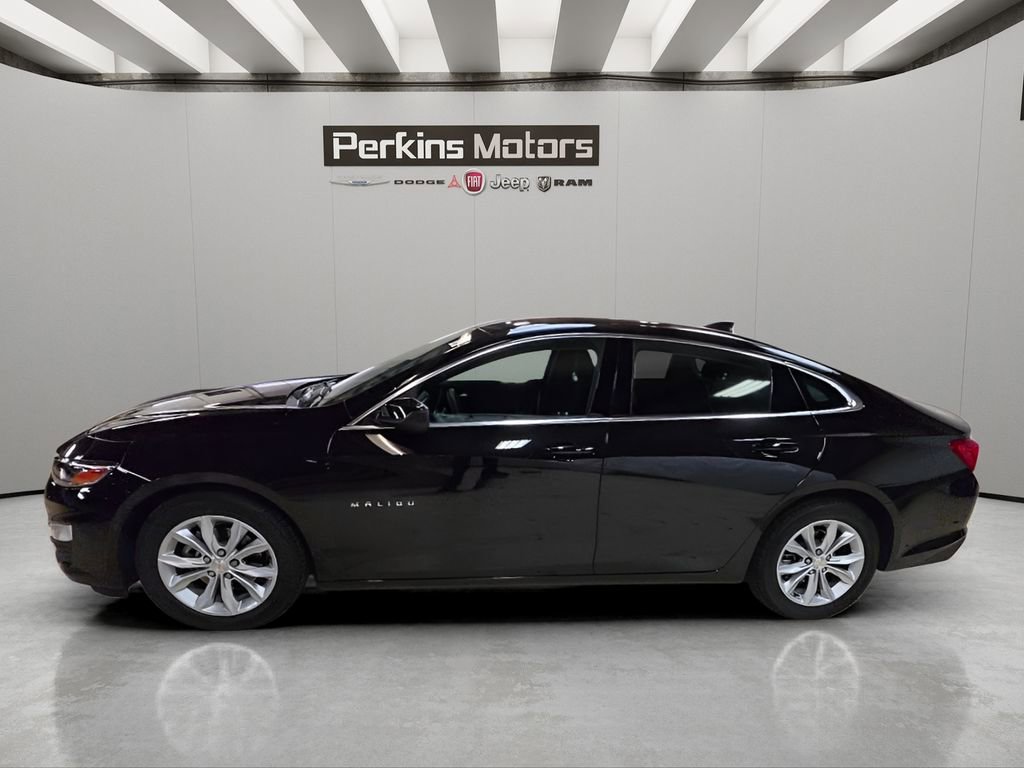 Used 2025 Chevrolet Malibu LT image 2