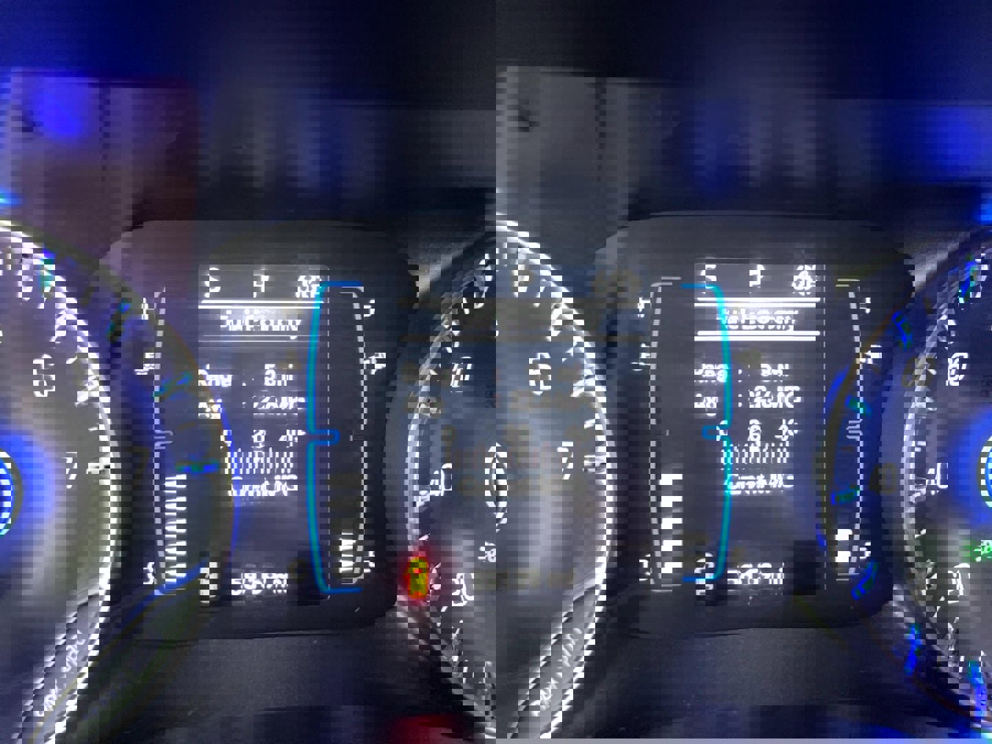 Used 2022 Chrysler Voyager LX image 11