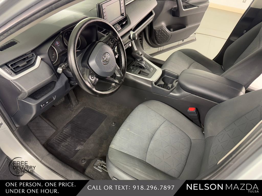 Used 2020 Toyota RAV4 XLE FWD image 20