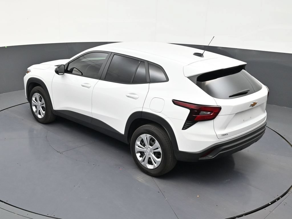 Used 2026 Chevrolet Trax LS FWD image 14