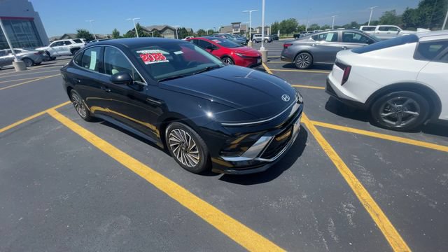 Used 2025 Hyundai Sonata SEL FWD image 4