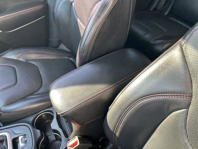 Used 2018 Jeep Cherokee Trailhawk w/ Quick Order Package 27L image 28