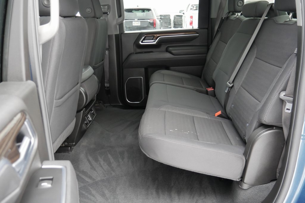 Used 2025 Chevrolet Silverado 2500 LT w/ Convenience Package image 24