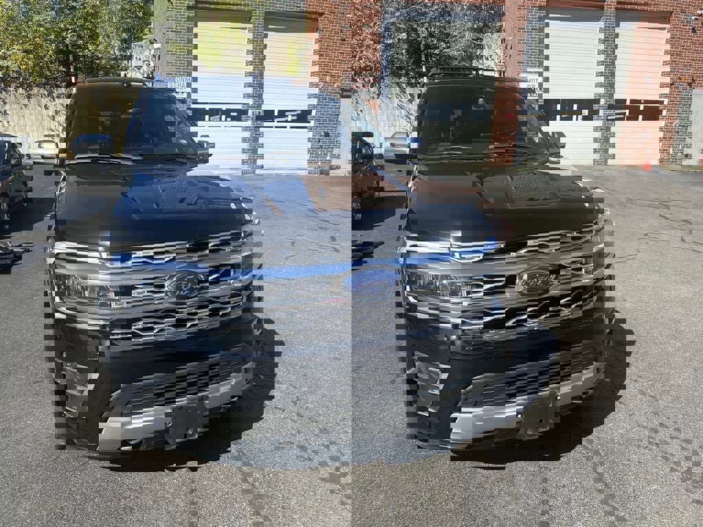 Used 2022 Ford Expedition Platinum image 2