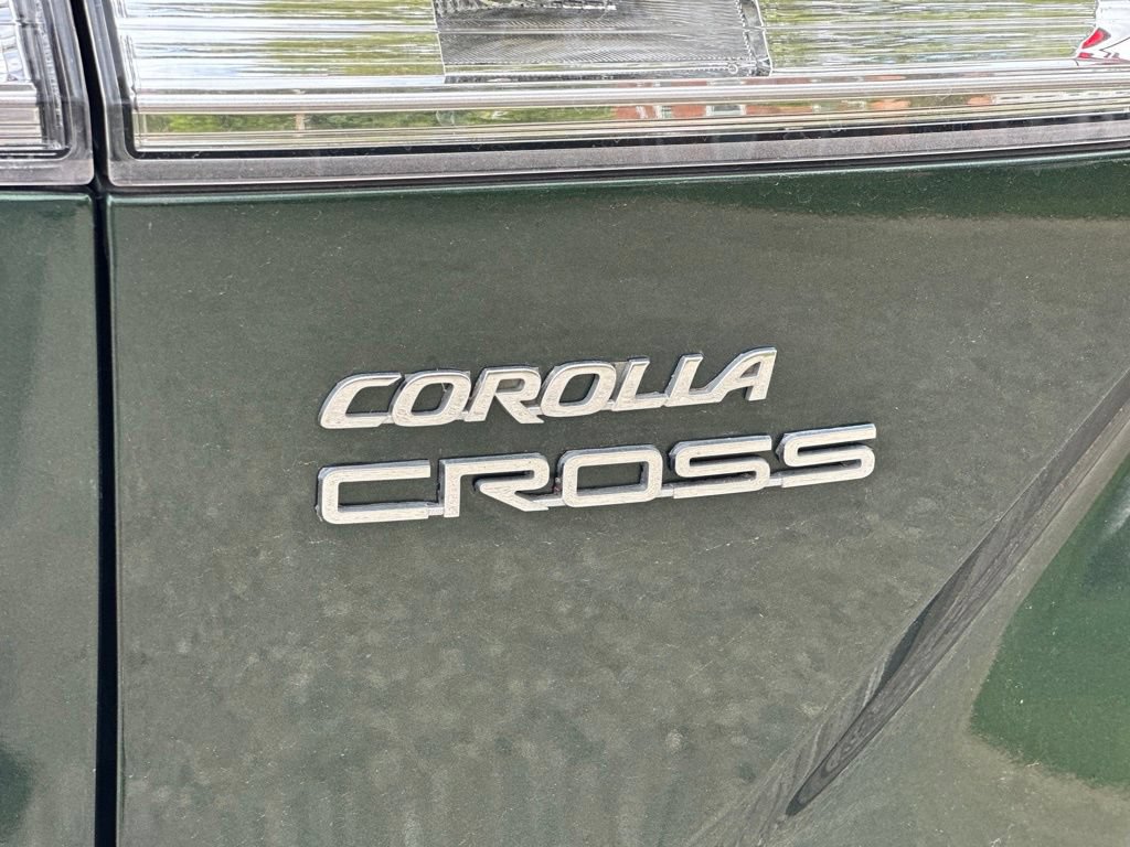 Used 2022 Toyota Corolla Cross LE AWD/4WD image 4