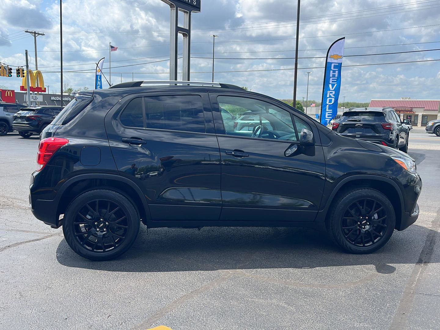 Used 2022 Chevrolet Trax LT w/ Driver Confidence Package image 6