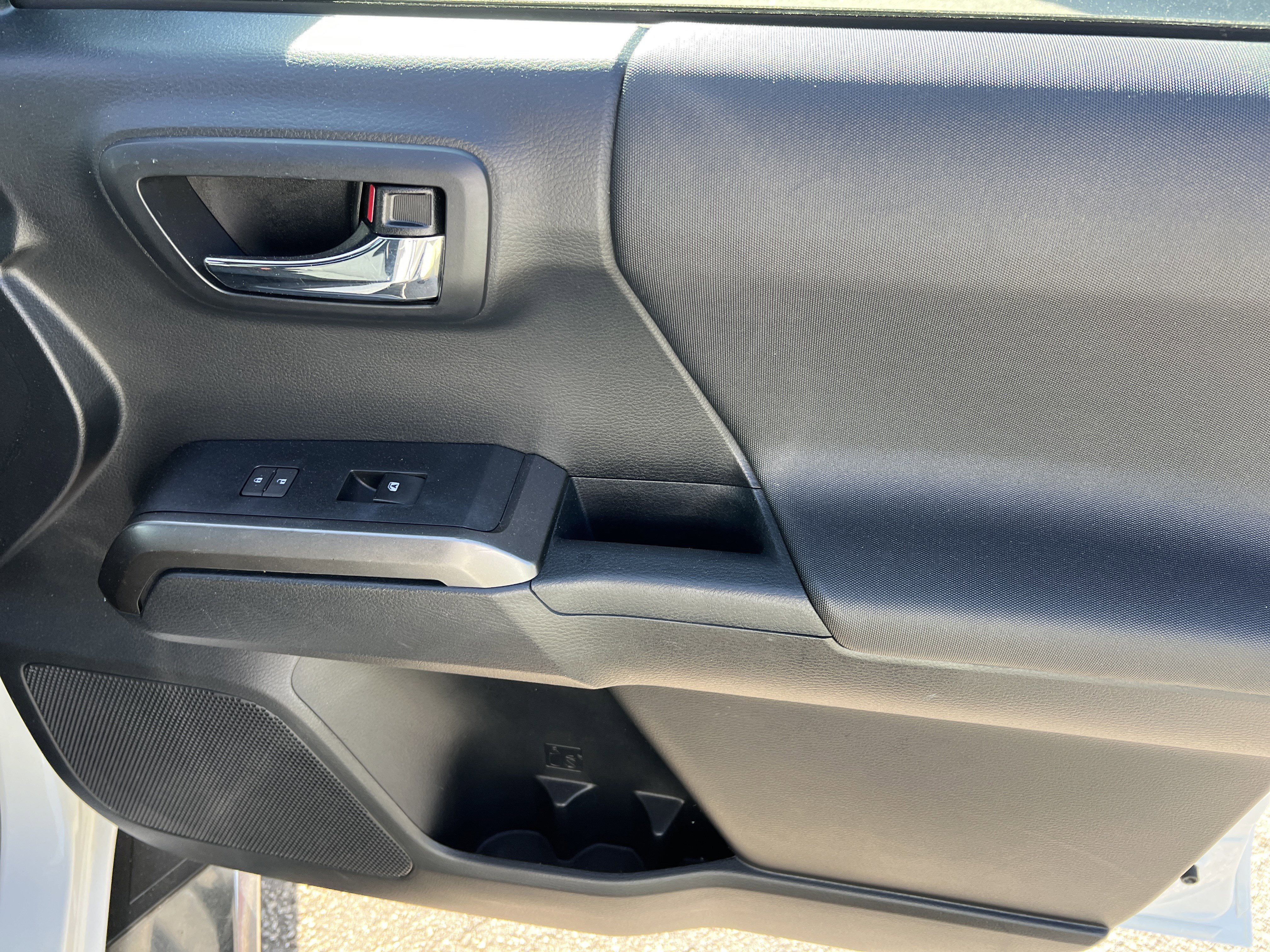 Used 2017 Toyota Tacoma TRD Sport w/ Tow Package image 25