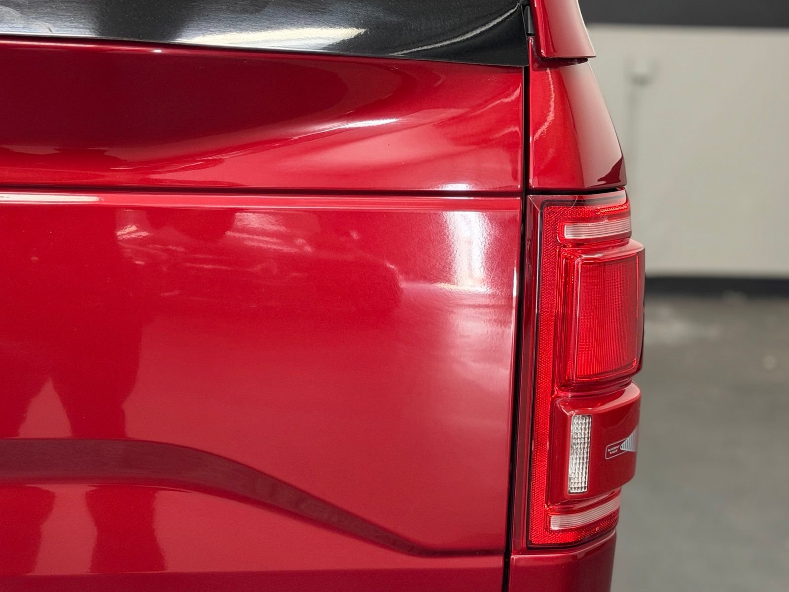 Used 2015 Ford F150 Lariat RWD image 14