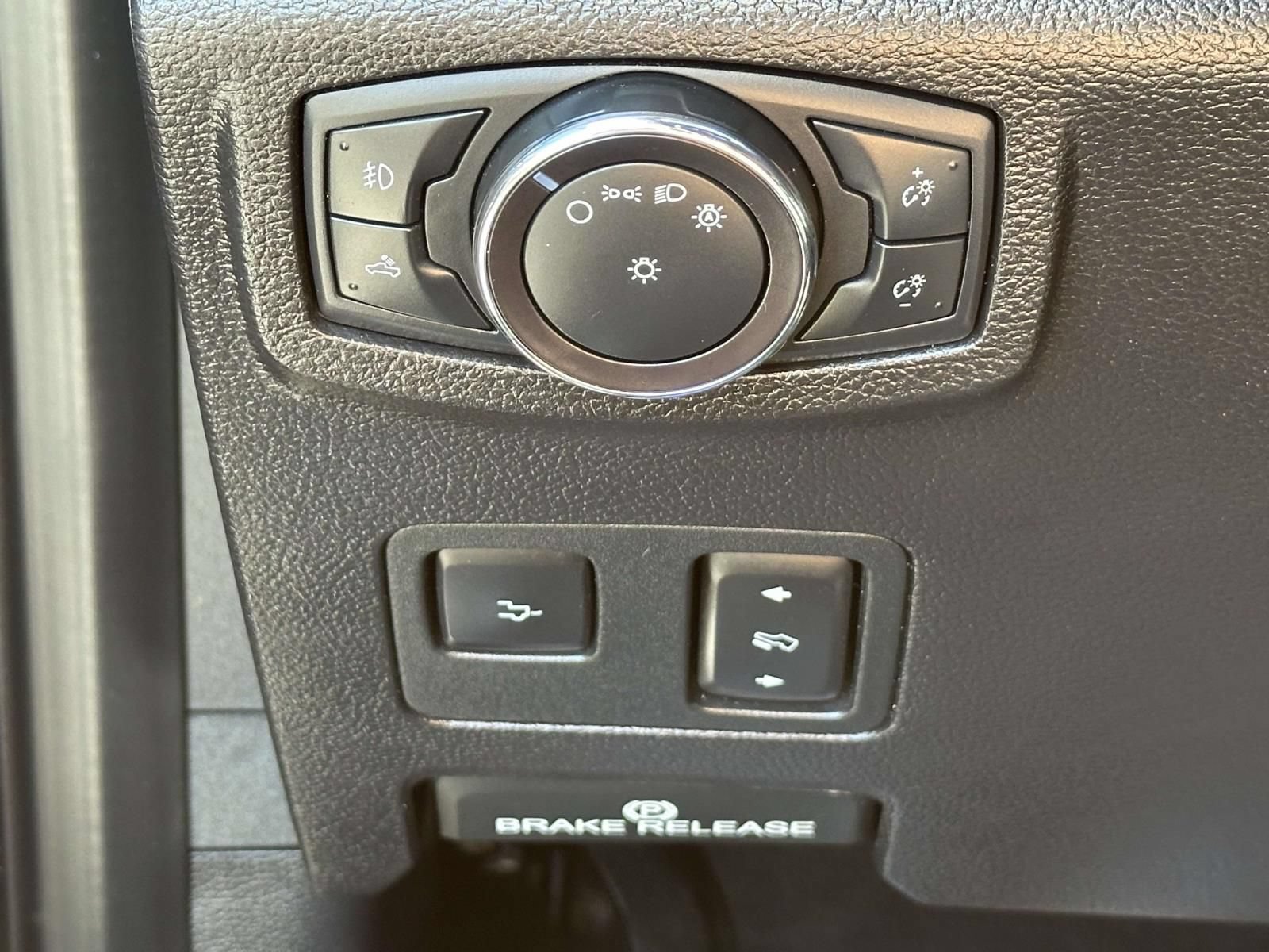 Used 2020 Ford F250 Platinum w/ FX4 Off-Road Package AWD/4WD image 16