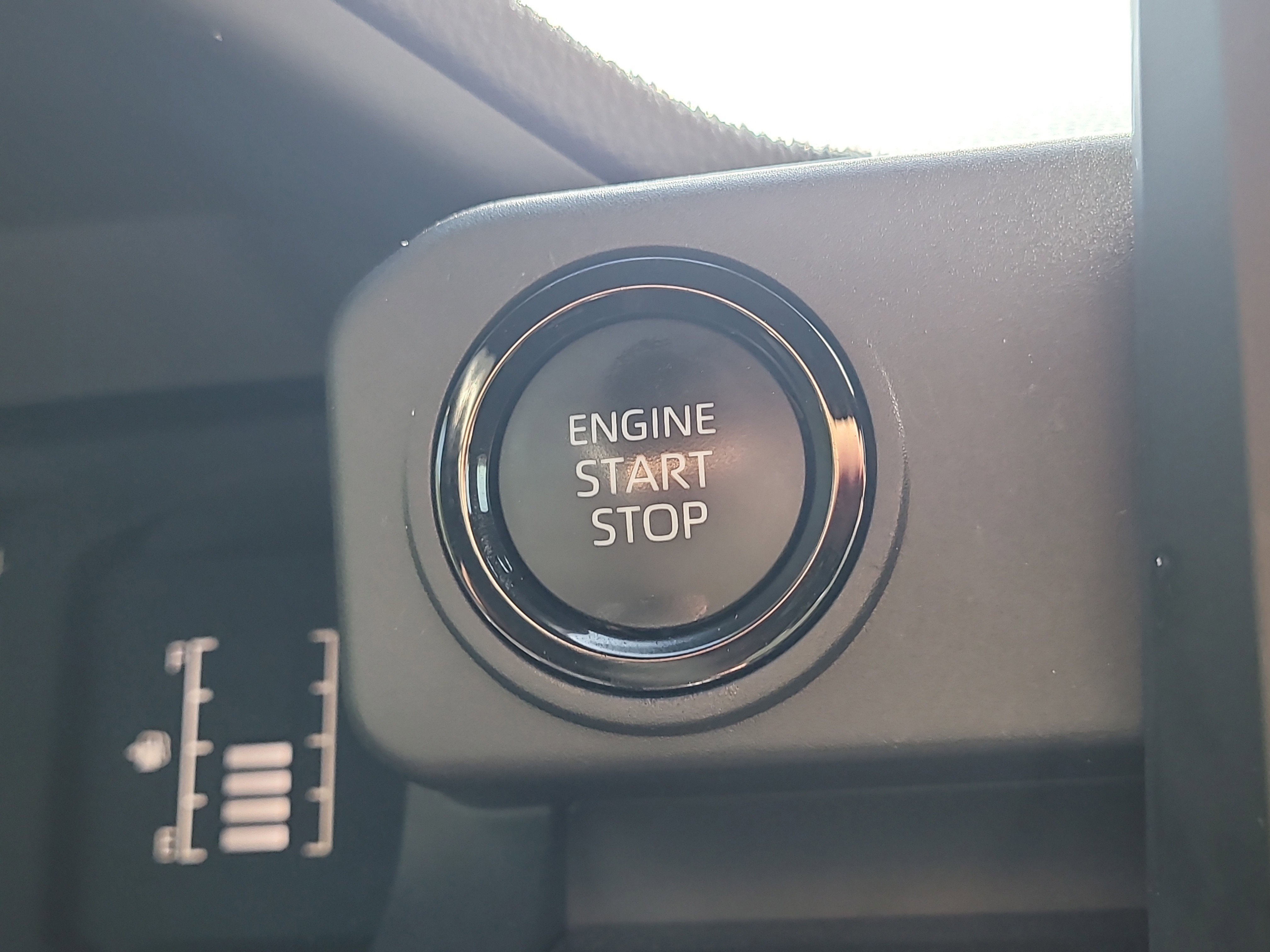 Certified 2024 Toyota Tacoma SR5 image 28