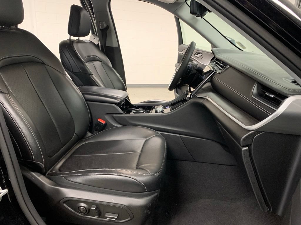 Used 2023 Jeep Grand Cherokee Limited w/ Luxury Tech Group II AWD/4WD image 7