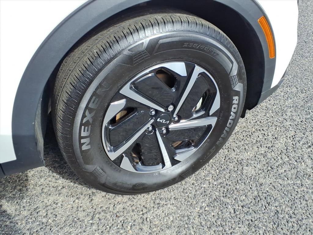 Used 2023 Kia Sportage LX image 7