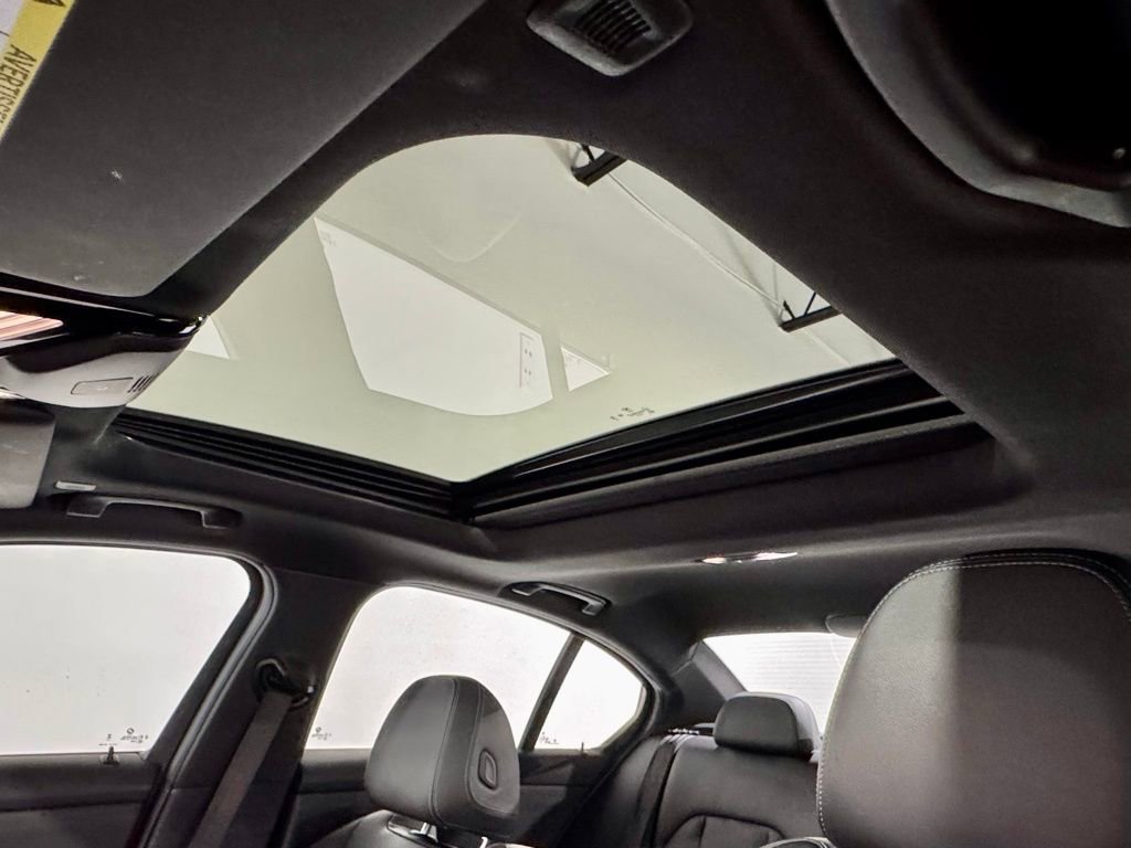 Used 2024 BMW 330i Sedan image 6