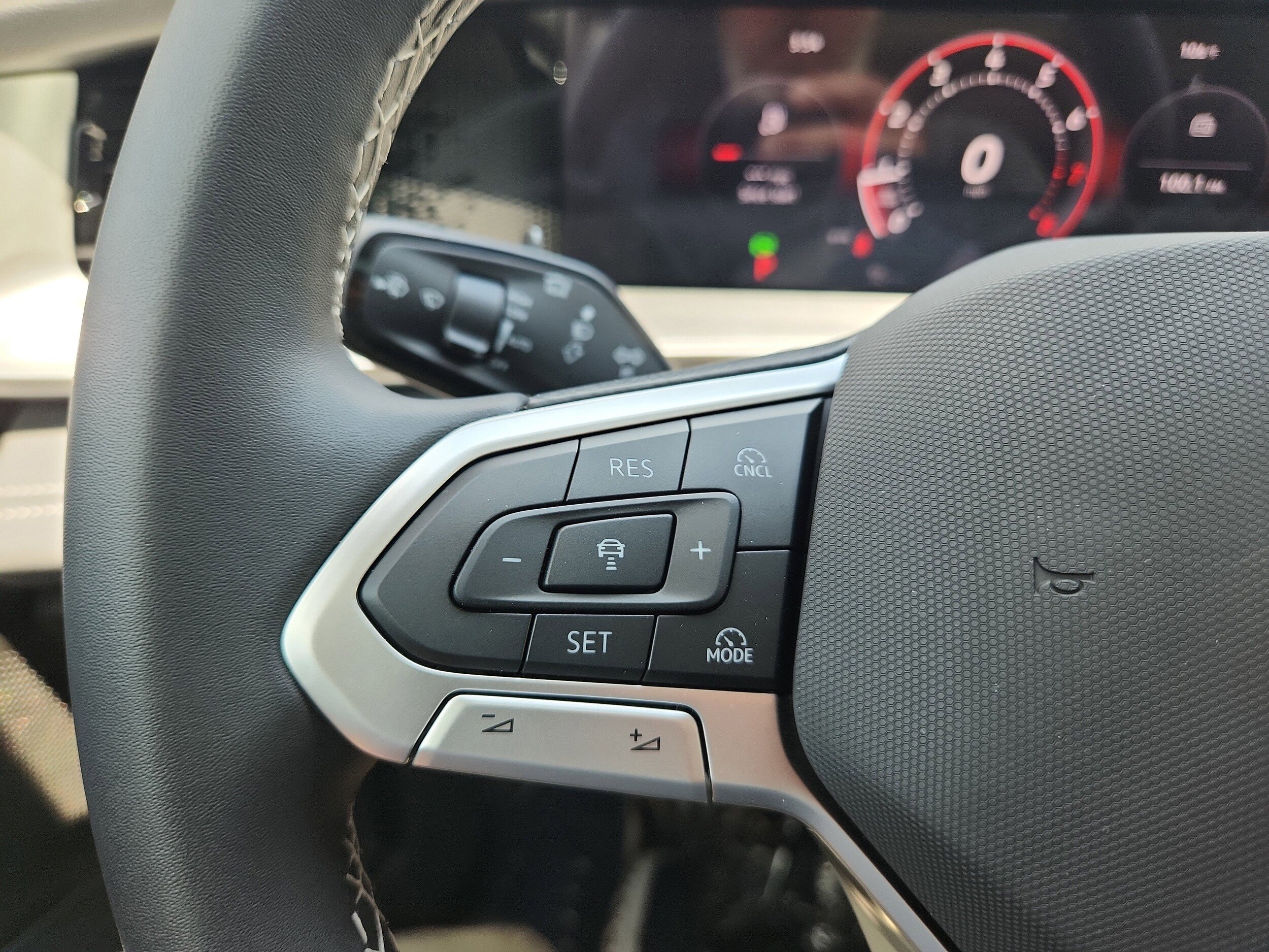 New 2025 Volkswagen Tiguan SE AWD/4WD image 19