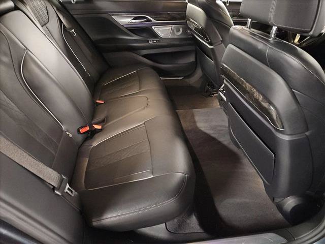 Used 2017 BMW ALPINA B7 xDrive AWD/4WD image 21