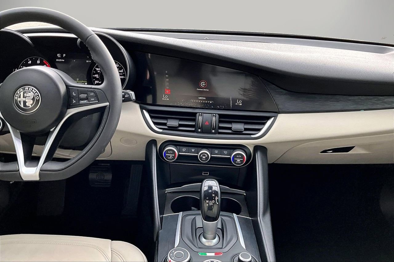 Used 2019 Alfa Romeo Giulia RWD image 12