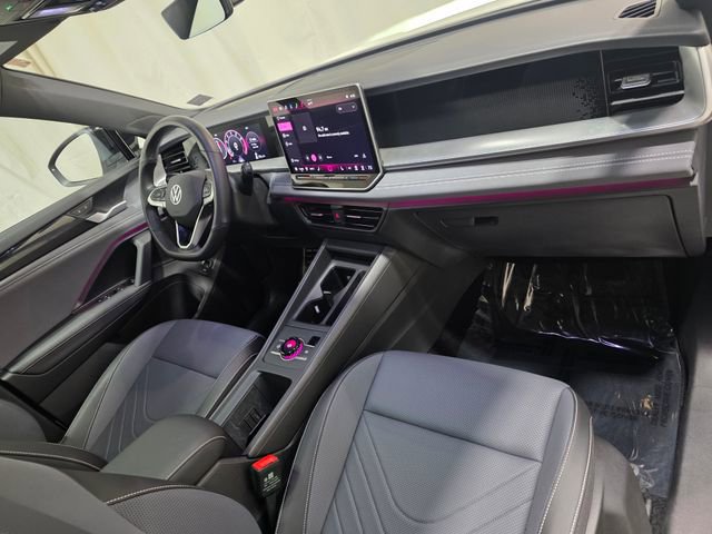 Certified 2025 Volkswagen Tiguan SE R-Line image 35