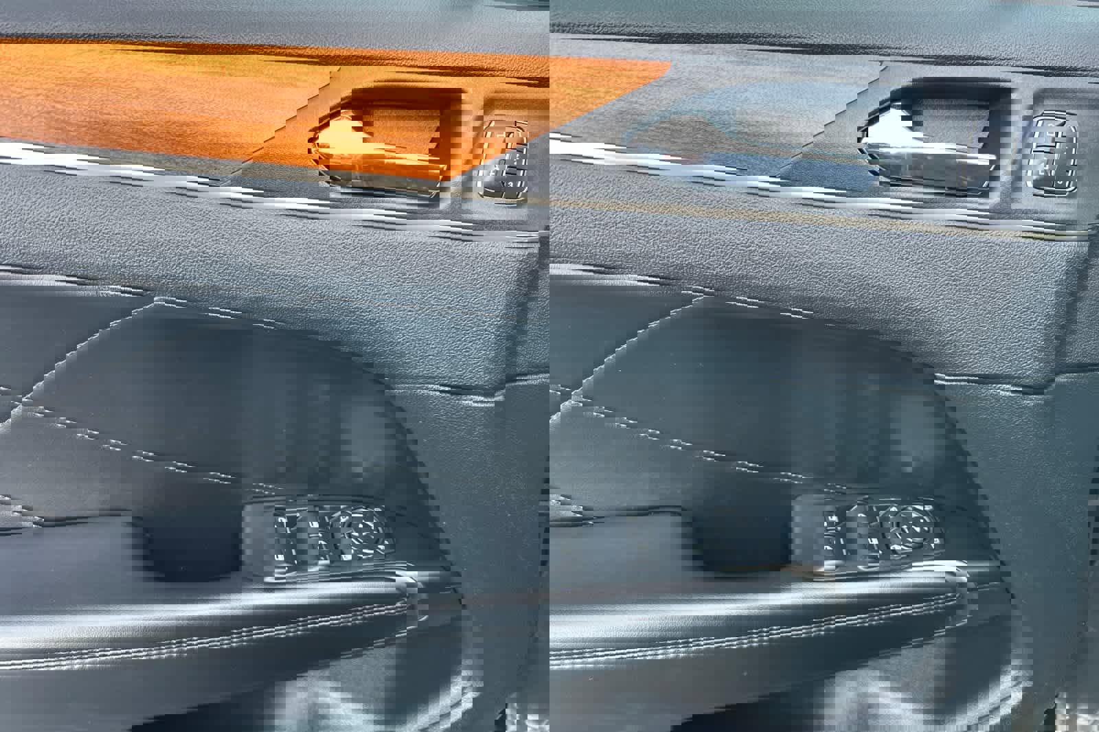 Used 2017 Lincoln MKC Select w/ Select Plus Package image 12