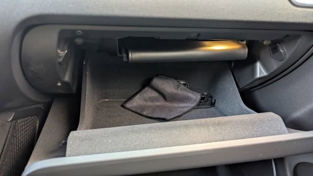 Used 2018 Volvo XC60 T6 R-Design w/ Convenience Package image 38