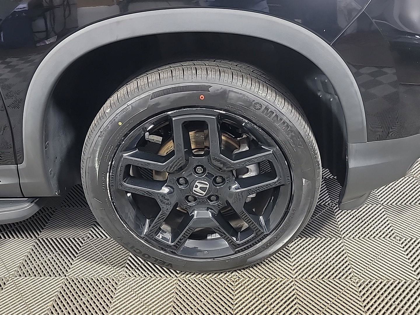Certified 2024 Honda Passport Black Edition image 3