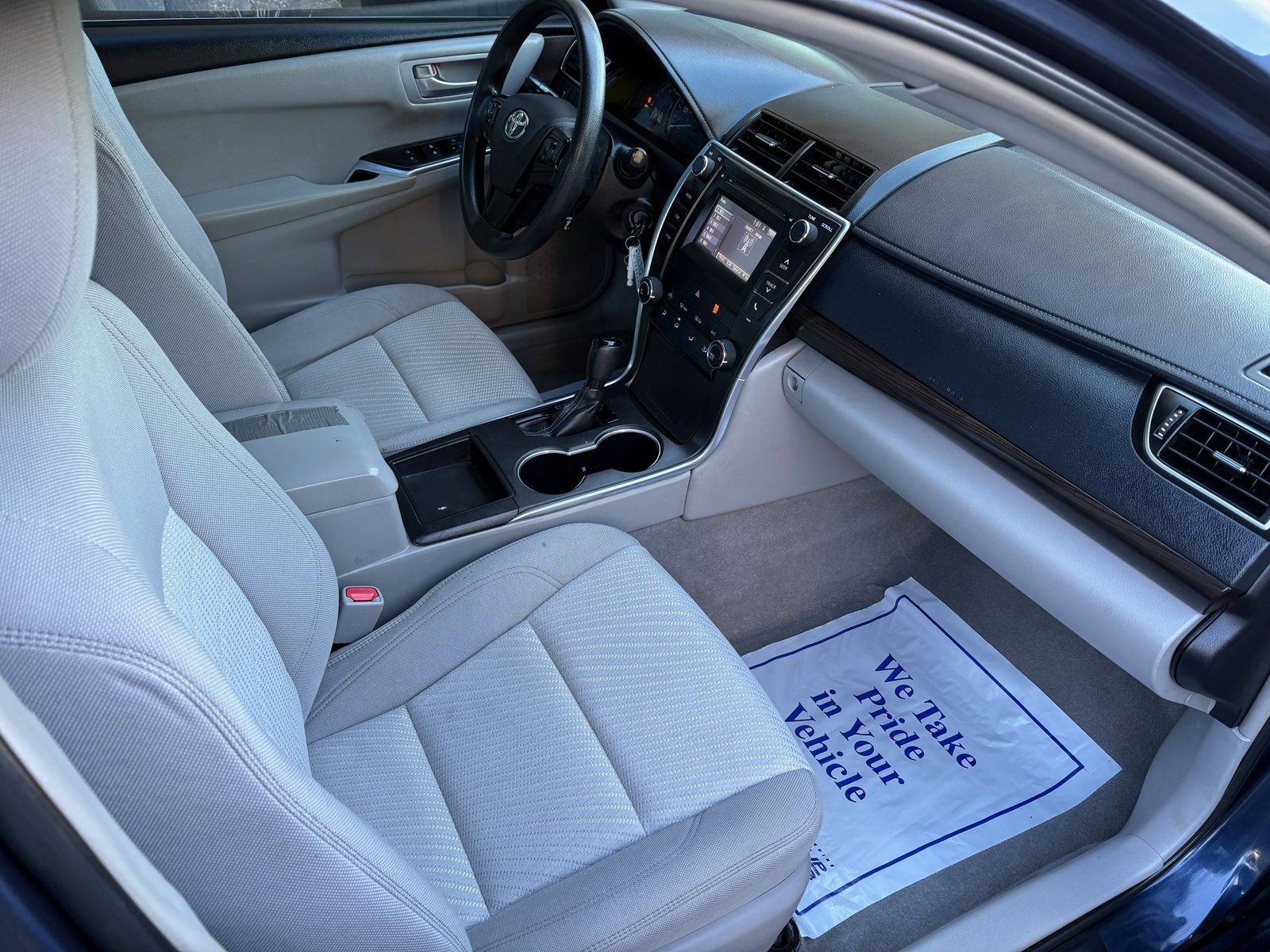 Used 2015 Toyota Camry LE image 24