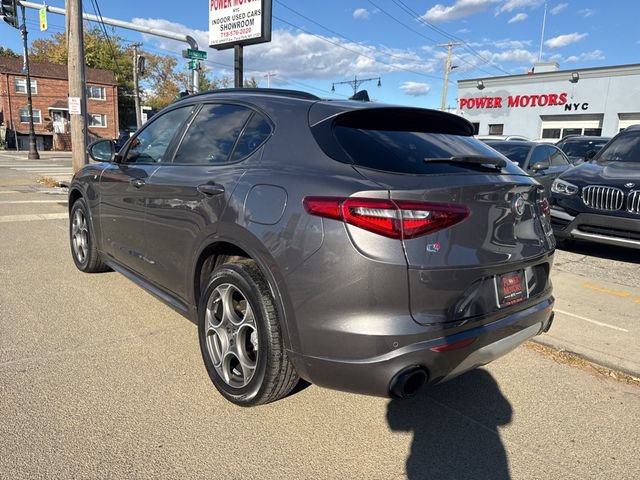 Used 2023 Alfa Romeo Stelvio Ti AWD/4WD image 3