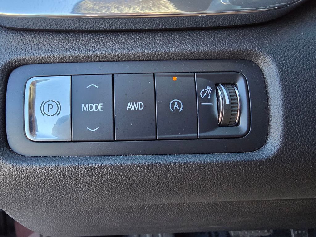 Used 2025 GMC Acadia Elevation image 13