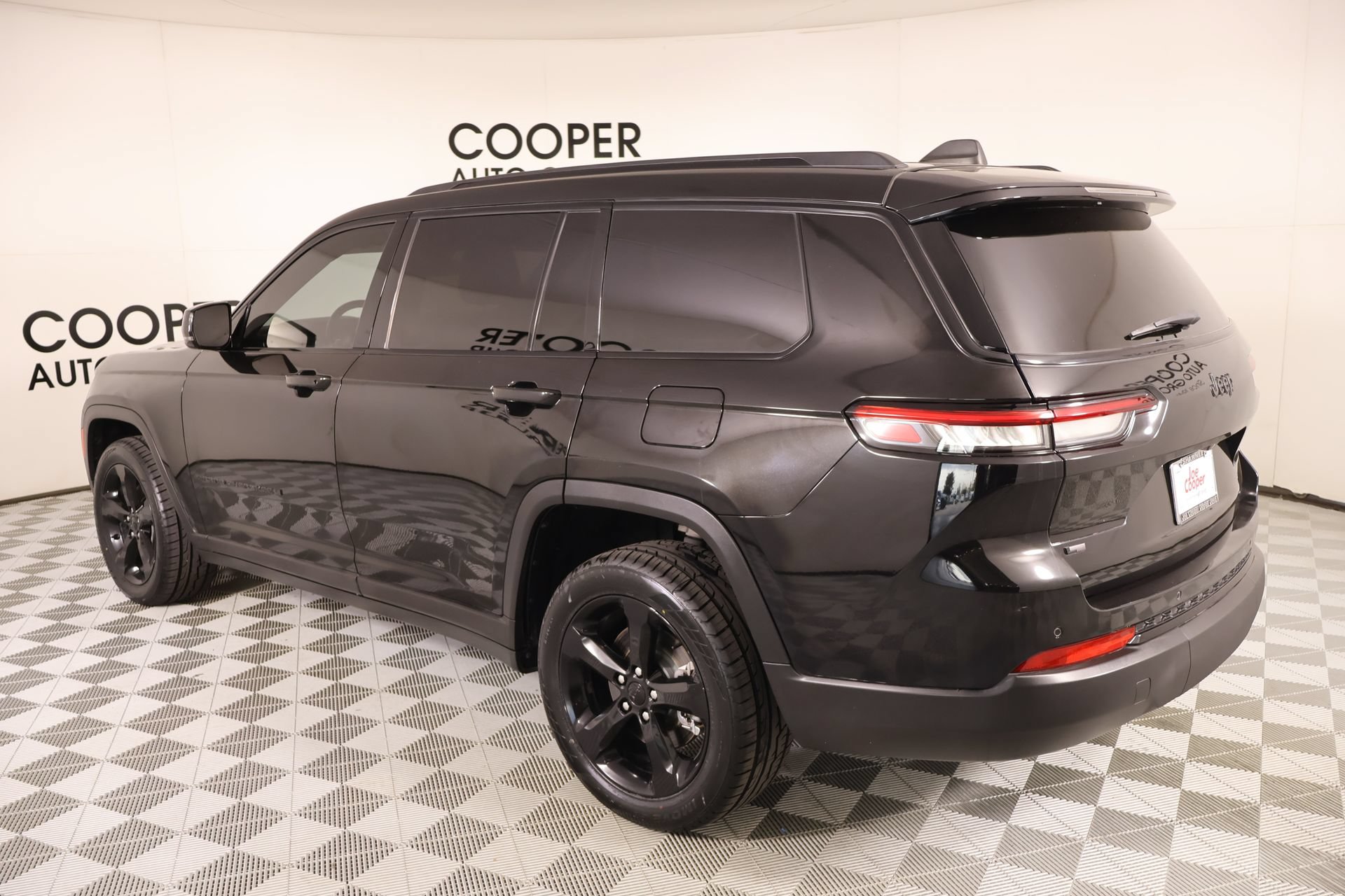 Used 2021 Jeep Grand Cherokee L Laredo RWD image 23