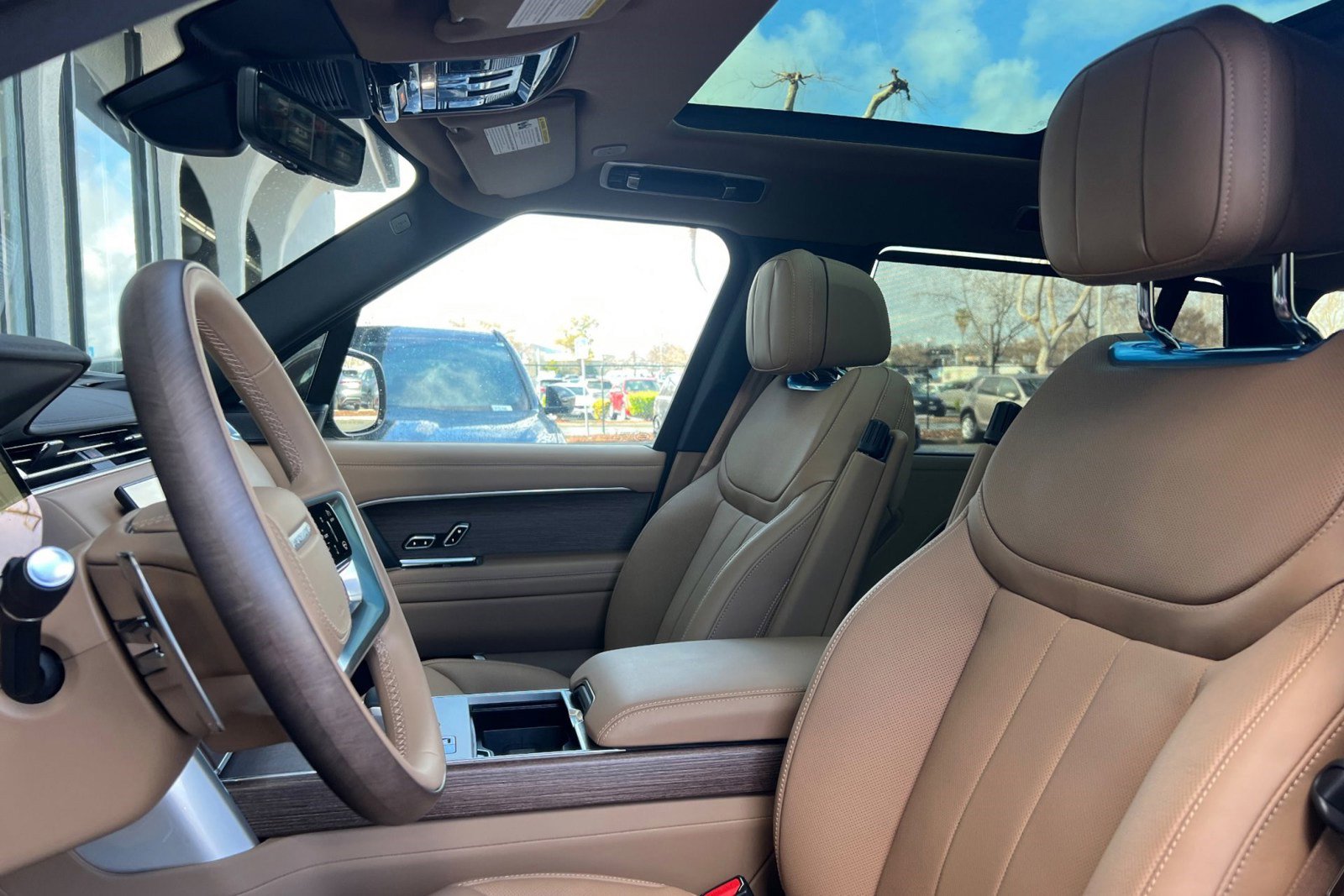 New 2026 Land Rover Range Rover Long Wheelbase SE image 6