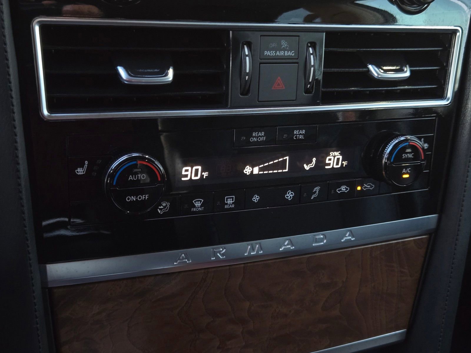 Used 2023 Nissan Armada SL w/ Captain's Chairs Package image 21