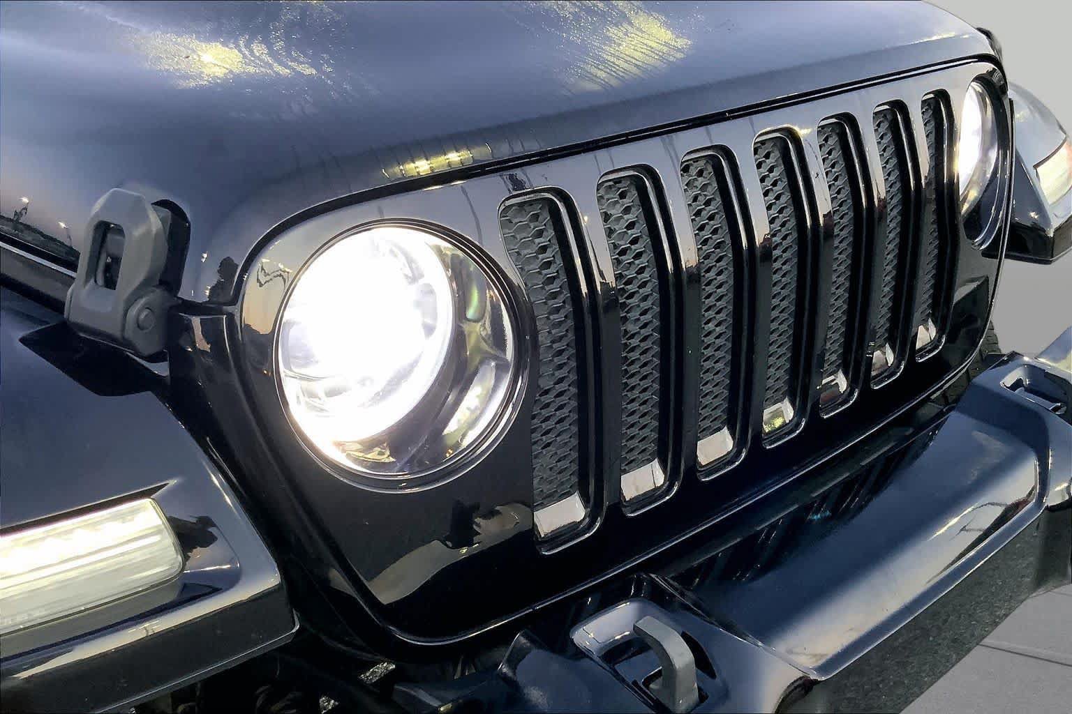 Used 2023 Jeep Wrangler Unlimited Sahara AWD/4WD image 40
