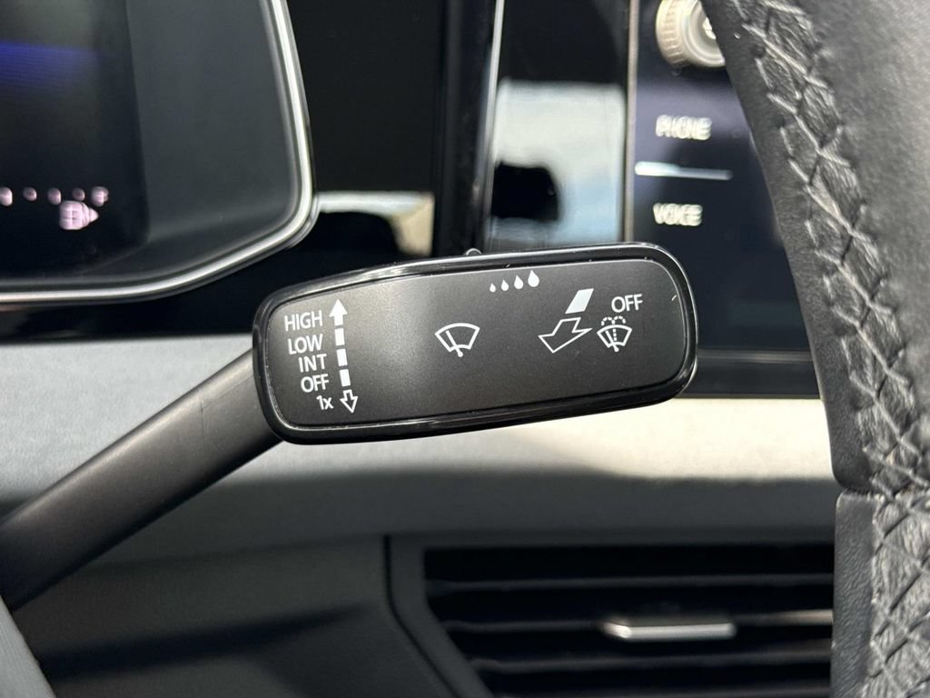 Used 2025 Volkswagen Jetta SE FWD image 12