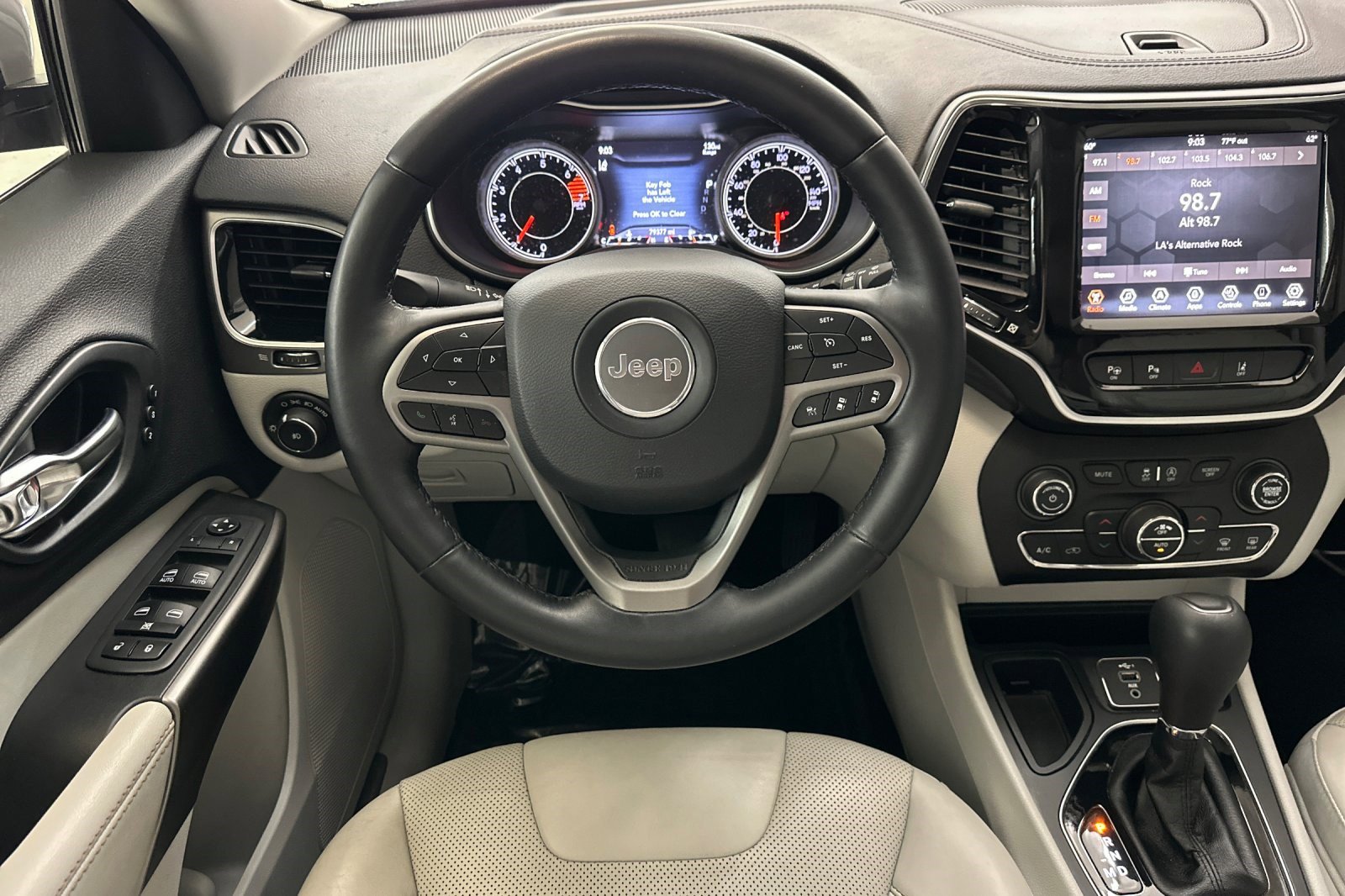 Used 2019 Jeep Cherokee Limited w/ Technology Group image 27