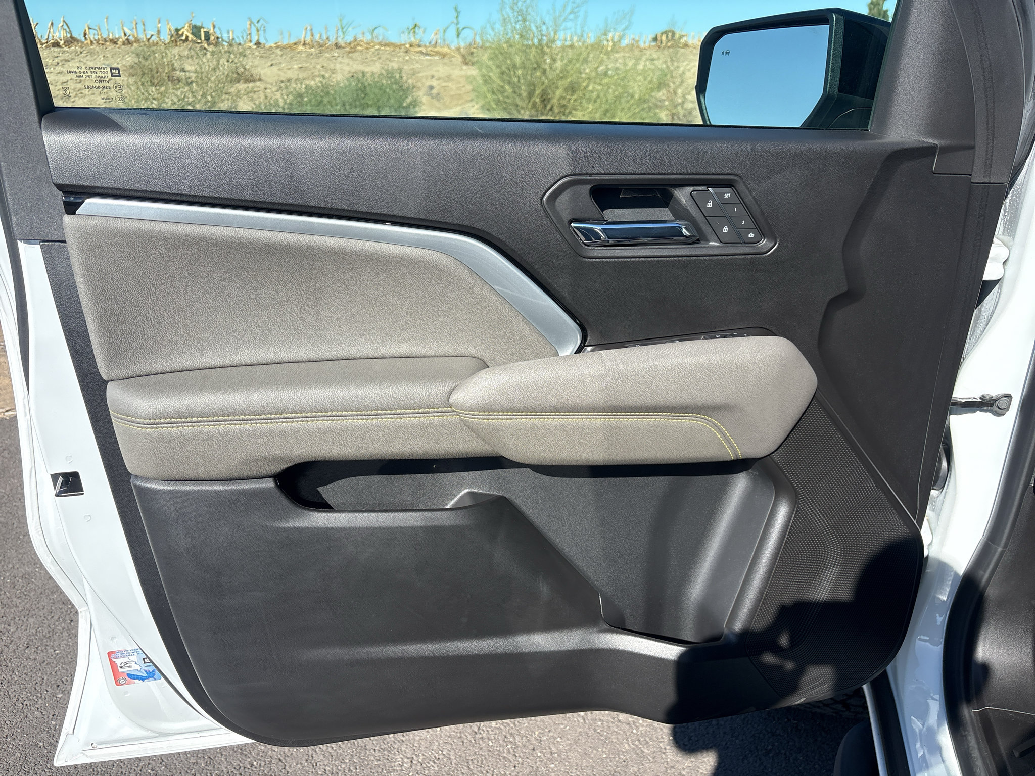 Used 2025 Chevrolet Colorado ZR2 w/ Midnight Edition AWD/4WD image 15