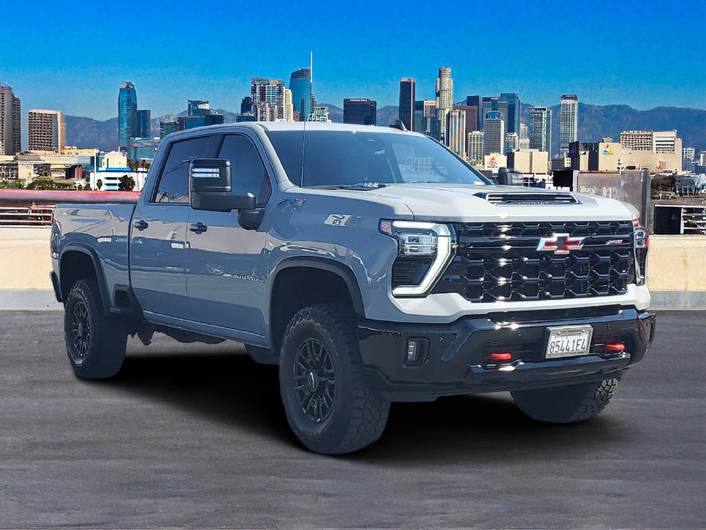 Used 2025 Chevrolet Silverado 2500 ZR2 AWD/4WD image 3
