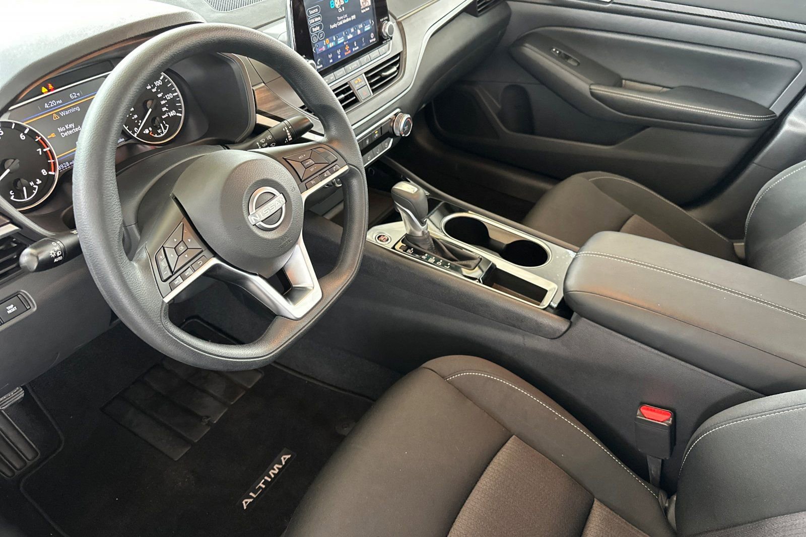 Used 2024 Nissan Altima 2.5 SV image 10