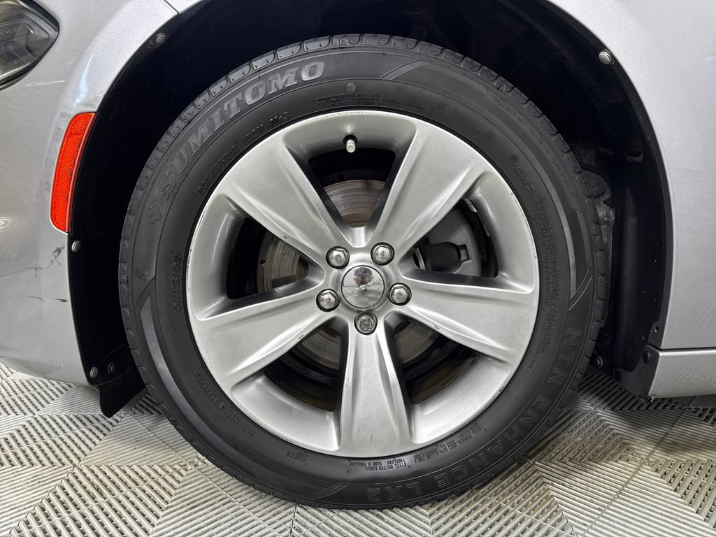 Used 2016 Dodge Charger SXT w/ Premium Group RWD image 18