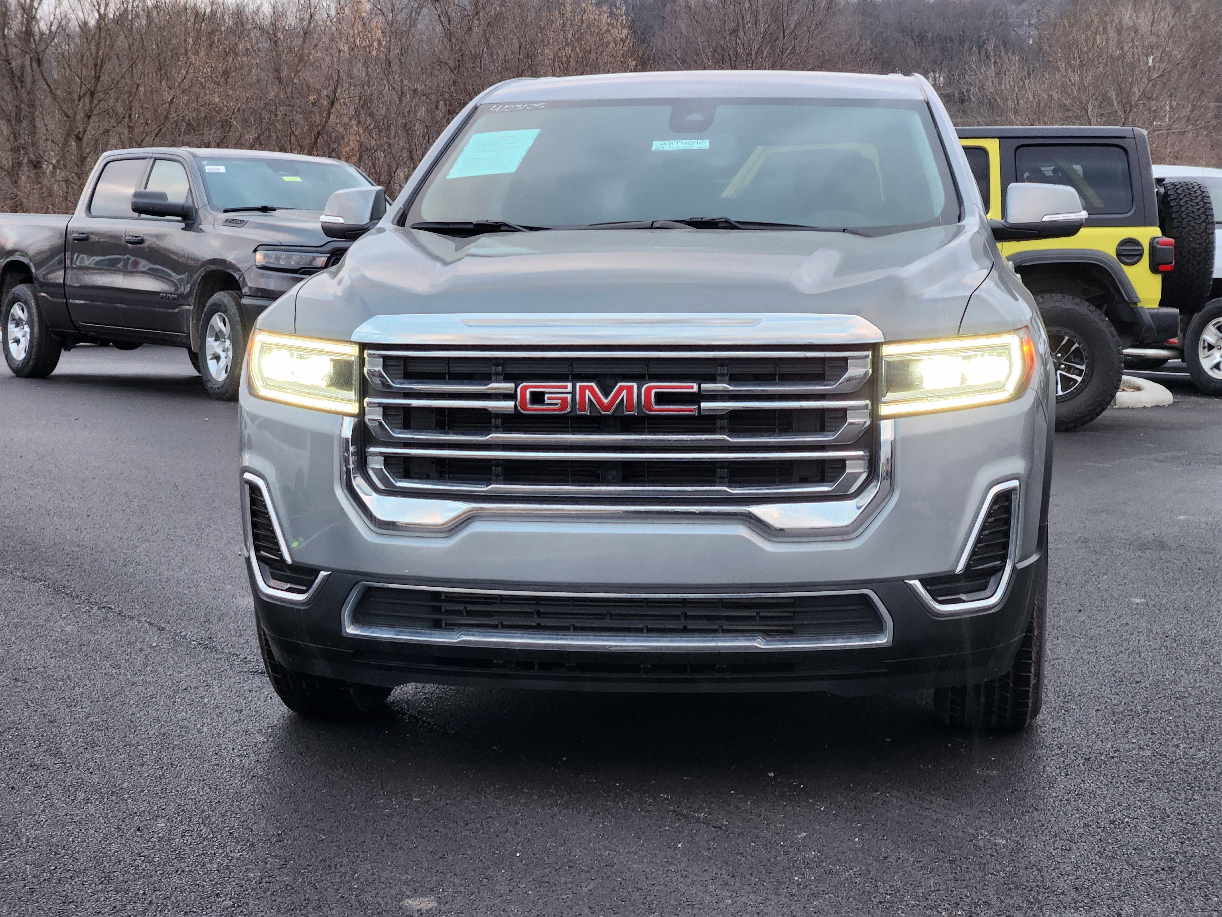Used 2023 GMC Acadia SLE w/ LPO, Floor Liner Package image 14