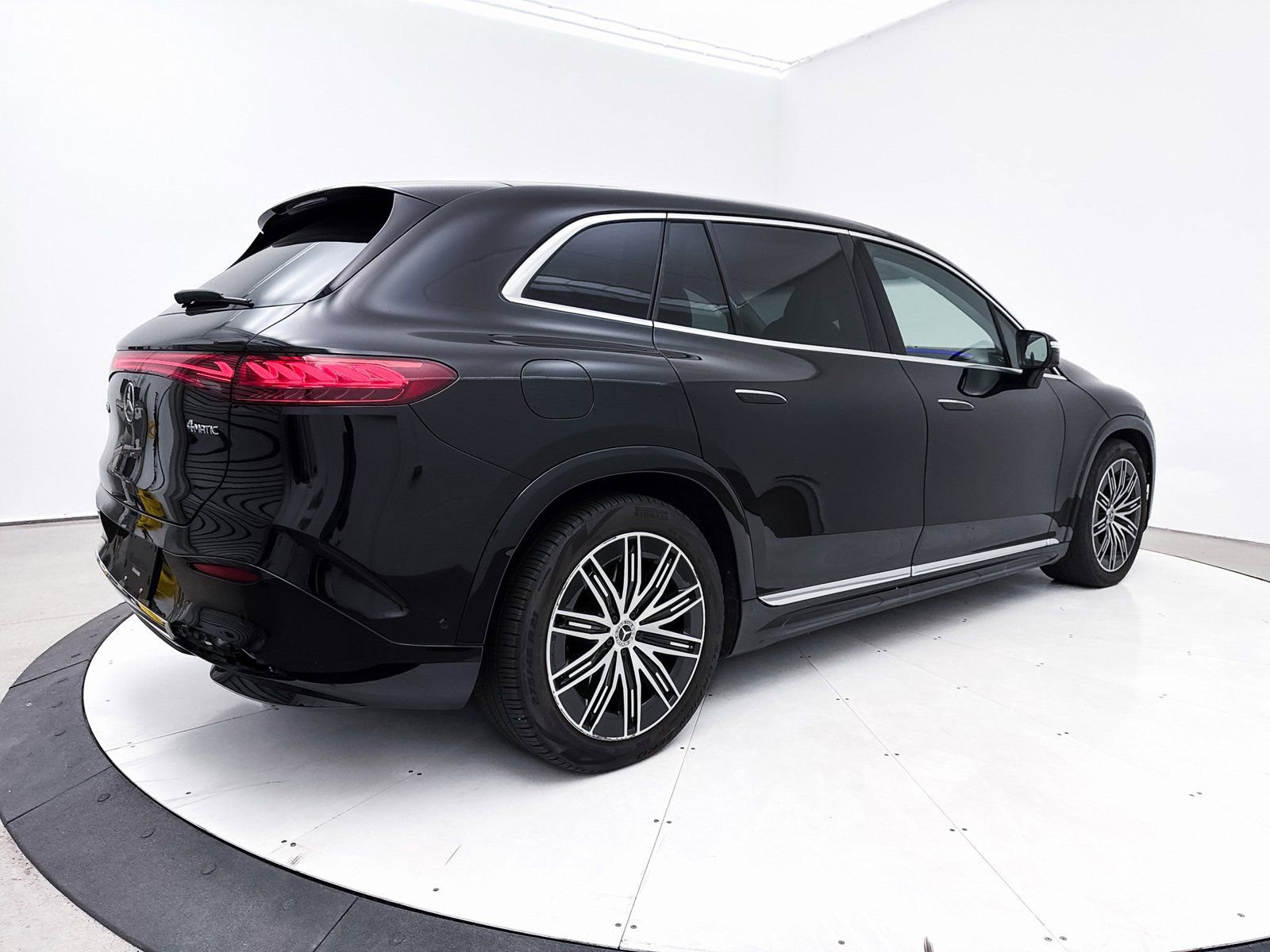 Used 2023 Mercedes-Benz EQS 580 4MATIC SUV image 19