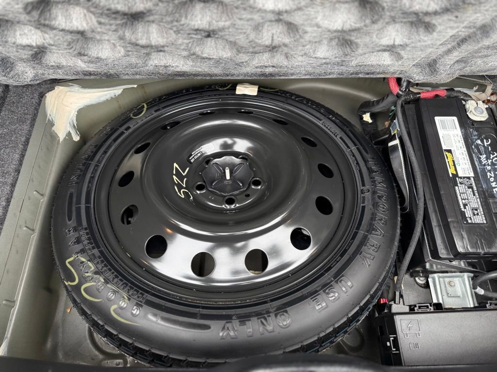 Used 2012 Chrysler 300 C AWD/4WD image 18