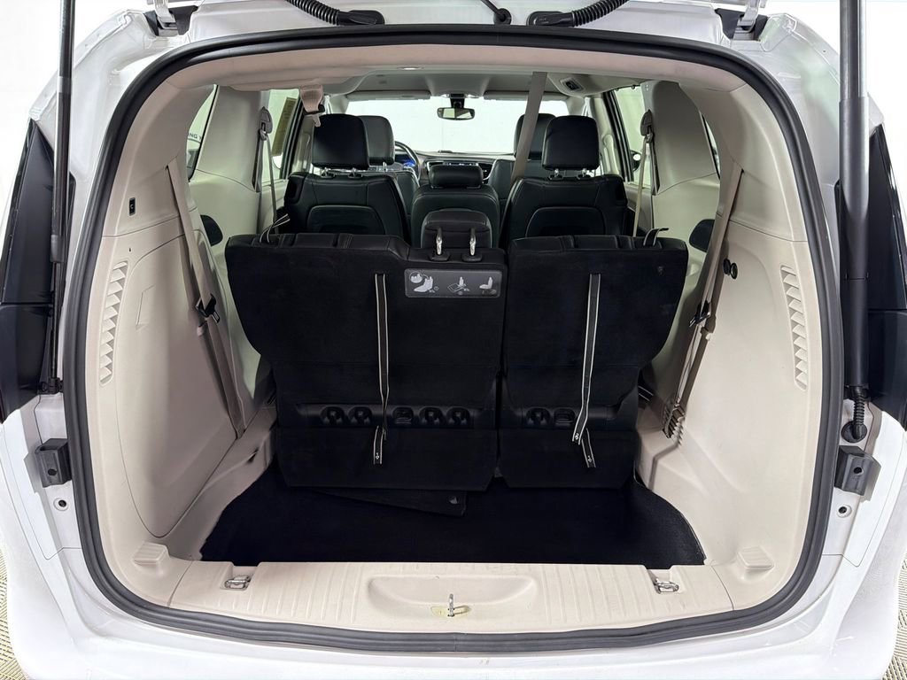 Used 2019 Chrysler Pacifica Touring-L FWD image 17