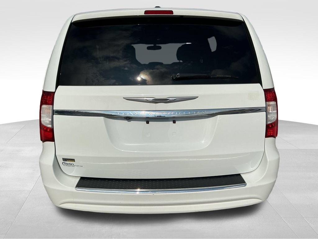 Used 2015 Chrysler Town & Country Touring FWD image 5