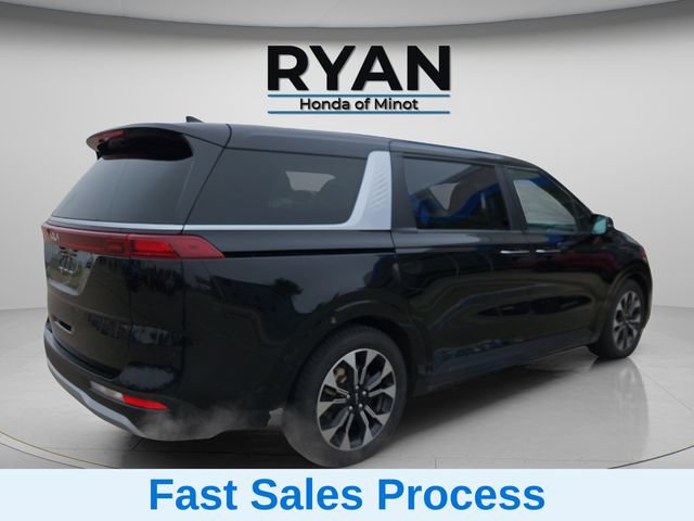 Used 2023 Kia Carnival EX FWD image 7