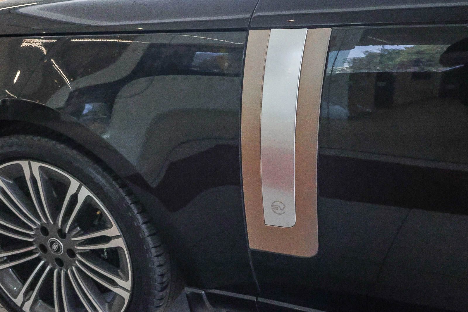 Used 2024 Land Rover Range Rover SV image 5