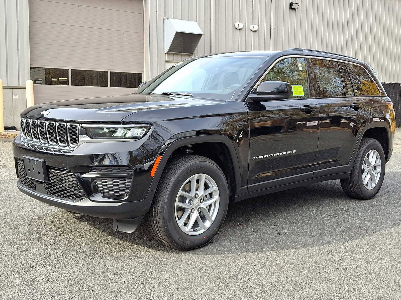 New 2025 Jeep Grand Cherokee Laredo X image 2