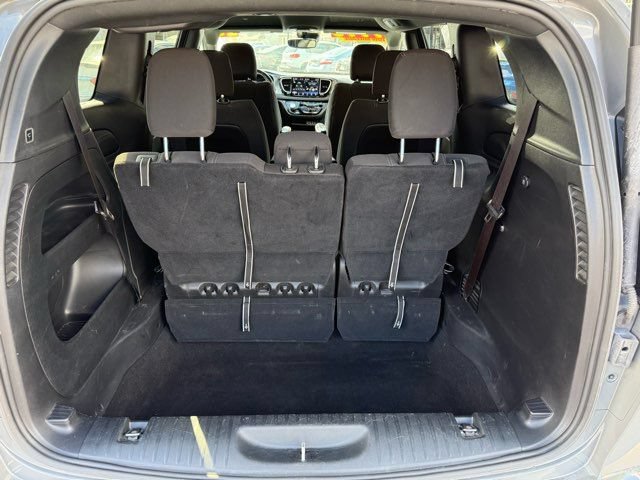 Used 2023 Chrysler Pacifica Touring FWD image 22